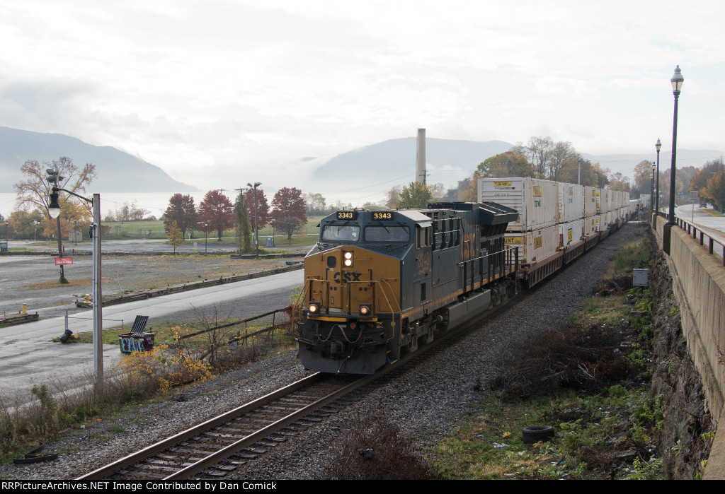 CSXT 3343 Leads I003 through Newburgh